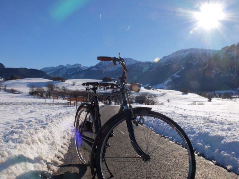 Mit dem "NostalgeBike" durch die verschneiten Allgäuer